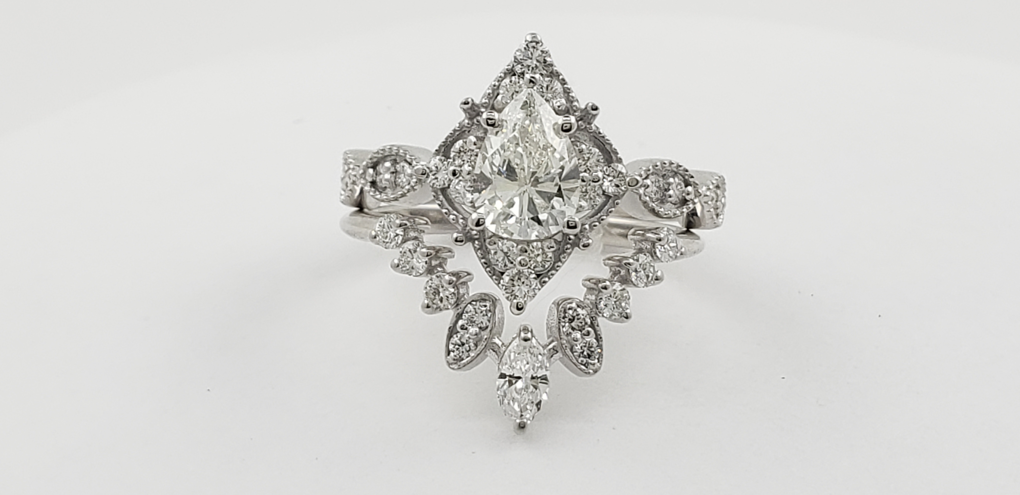 Pear Shape Bridal Set with V Design Band